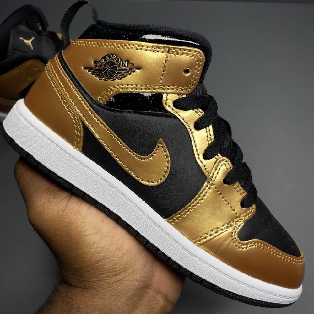 Used Air Jordan 1 Mid Kids Size 2Y